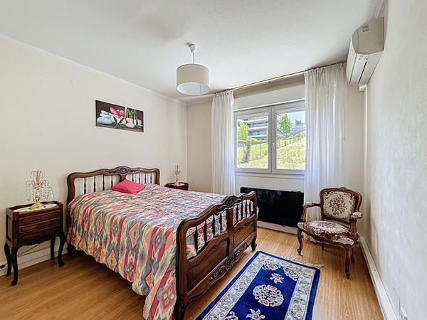 Superbe T3 modifiable en T4 de 100 m2 a EVIAN avec vue imprenable sur le lac Leman