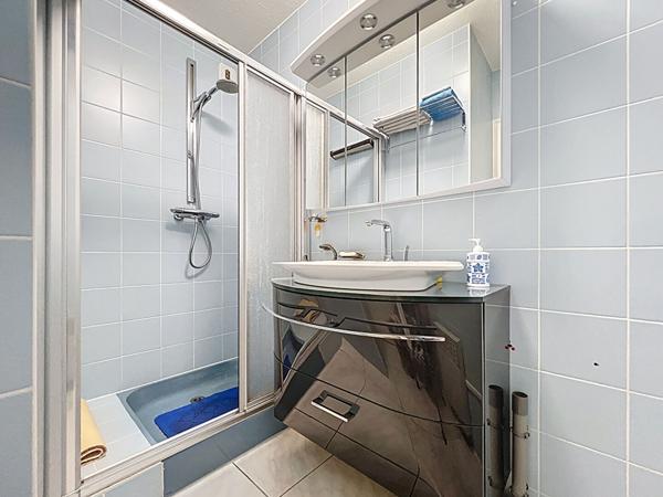 Superbe T3 modifiable en T4 de 100 m2 a EVIAN avec vue imprenable sur le lac Leman