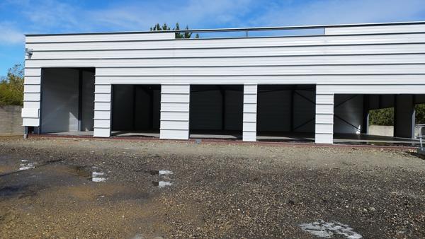 Local commercial 500 m2 avec parking