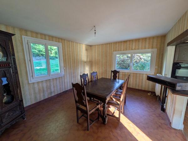 LANGOELAN MAISON NÉO BRETONNE DE 6 PIÈCES D' ENVIRON 135 M² VIE DE PLAIN PIED PARCELLE DE 1 HECTARE 3 ARES AVEC ÉTANG ET HANGAR.