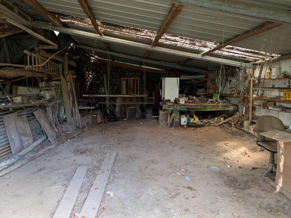 LANGOELAN MAISON NÉO BRETONNE DE 6 PIÈCES D' ENVIRON 135 M² VIE DE PLAIN PIED PARCELLE DE 1 HECTARE 3 ARES AVEC ÉTANG ET HANGAR.