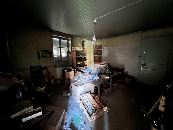 70130 - FRETIGNEY ET VELLOREILLE - 170 m2 - Prix : 34000  honoraires charge vendeur