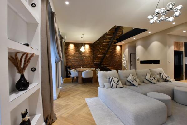 Appartement à FIRMINY, 42700 - 5 pièces 206m²