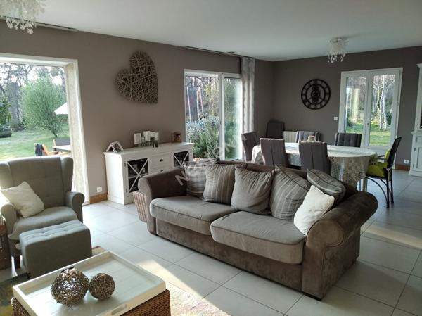 Maison de 140 m² avec grand jardin en bordure de forêt, idéalement située près de Bergerac.