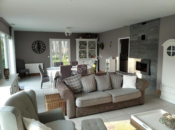 Maison de 140 m² avec grand jardin en bordure de forêt, idéalement située près de Bergerac.