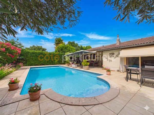 Vente
                Maison126 m² - 6 Pièces -
                    BEGLES (33130)