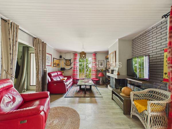 Vente
                Maison126 m² - 6 Pièces -
                    BEGLES (33130)