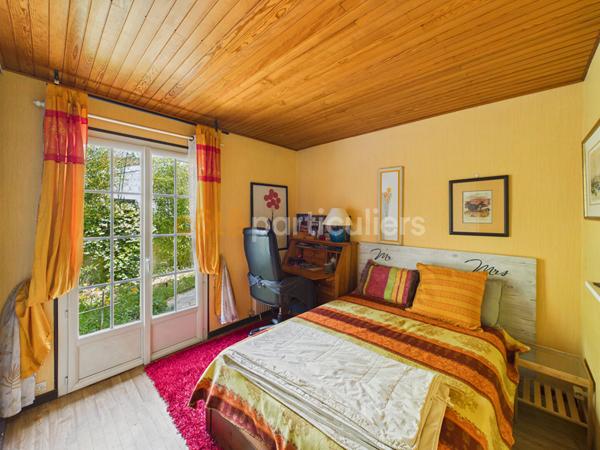 Vente
                Maison126 m² - 6 Pièces -
                    BEGLES (33130)