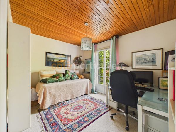 Vente
                Maison126 m² - 6 Pièces -
                    BEGLES (33130)