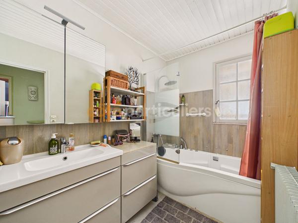 Vente
                Maison126 m² - 6 Pièces -
                    BEGLES (33130)