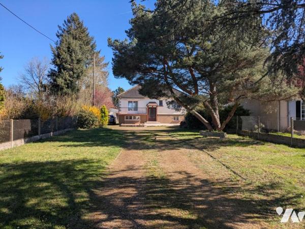 Pavillon sur sous sol surélevé en parfait état général