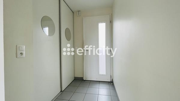 Maison
         4 pièces
        - 80 m² Exclusivité 242 000 € *