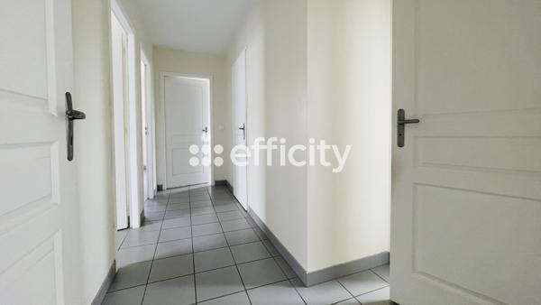 Maison
         4 pièces
        - 80 m² Exclusivité 242 000 € *