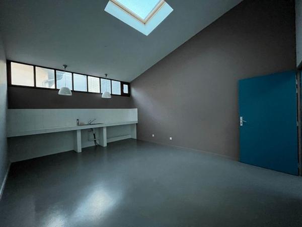 Local commercial 4 pièces T4 F4 130 m² à Belleville 22 RUE JEAN MACE 69220 à louer