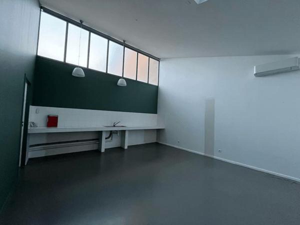 Local commercial 4 pièces T4 F4 130 m² à Belleville 22 RUE JEAN MACE 69220 à louer