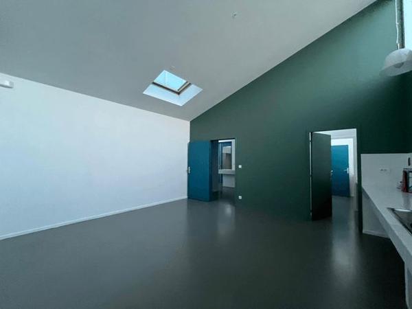 Local commercial 4 pièces T4 F4 130 m² à Belleville 22 RUE JEAN MACE 69220 à louer