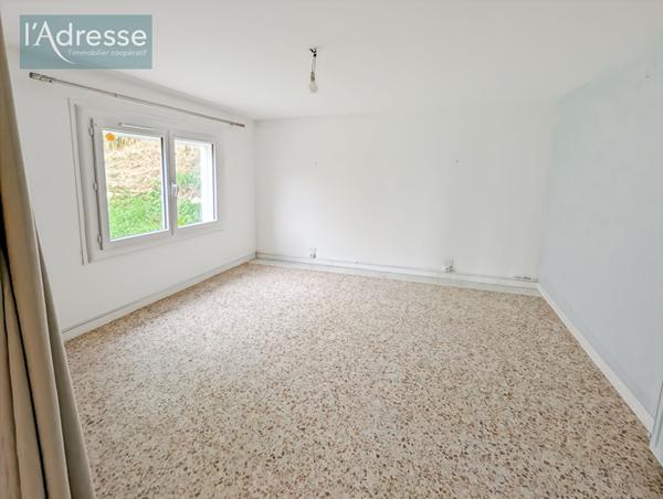 Maison avec 2 appartements indépendants et garage - Puy-l'Évêque, proche commodités