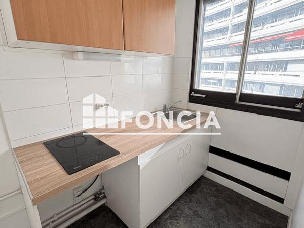 Location Studio 29.68 m² - 354 RUE LECOURBE Paris 75015