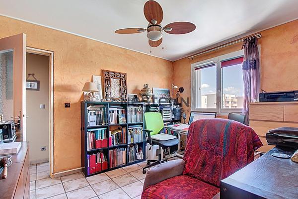 Vitrolles appartement T4 en dernier étage avec vue imprenable sur l'étang de Berre et Martigues