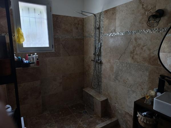 AVIGNON SORGUES - MAISON HABITATION + HANGAR  204 M² + TERRAIN 1500 M² A VENDRE