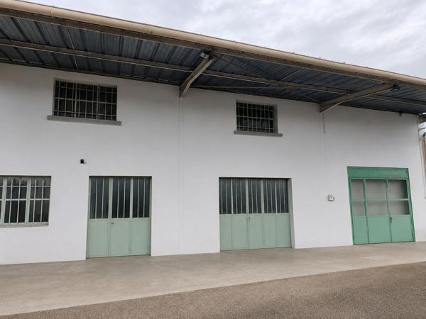 AVIGNON SORGUES - MAISON HABITATION + HANGAR  204 M² + TERRAIN 1500 M² A VENDRE