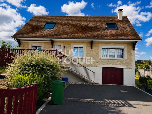 Menneval, Maison familiale de 4 chambres avec sous-sol complet.