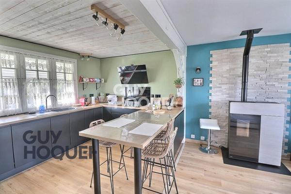 Menneval, Maison familiale de 4 chambres avec sous-sol complet.