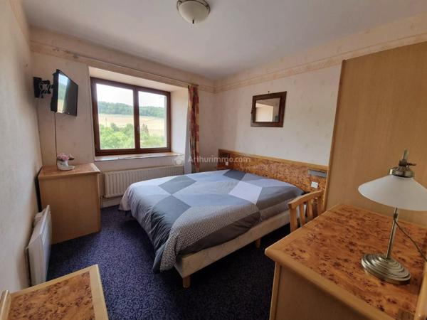 Vente Immeuble 37 pièces 764 m2 à Bourg-Sainte-Marie