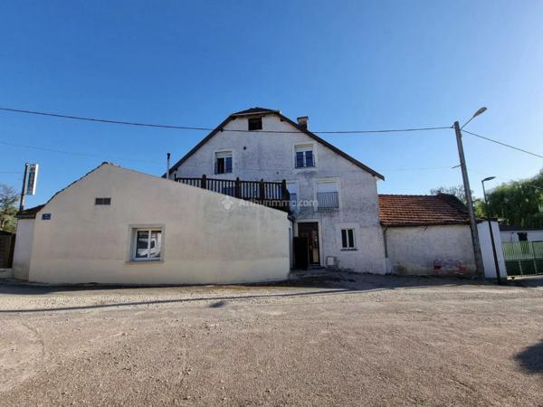 Vente Immeuble 37 pièces 764 m2 à Bourg-Sainte-Marie