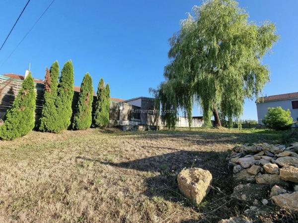 Vente Immeuble 37 pièces 764 m2 à Bourg-Sainte-Marie