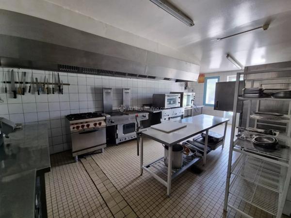 Vente Immeuble 37 pièces 764 m2 à Bourg-Sainte-Marie