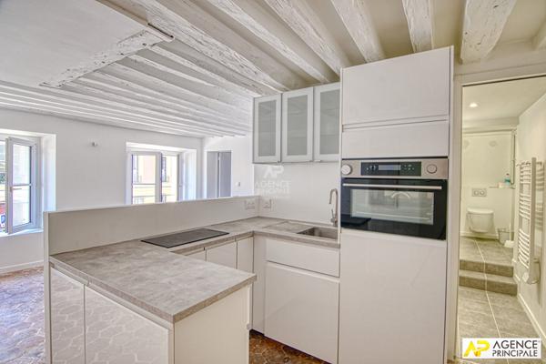 Versailles Saint-Louis appartement 2 pièces 37m² carrez situé au 1er étage d'un immeuble ancien €310 000 ** - Référence 25697