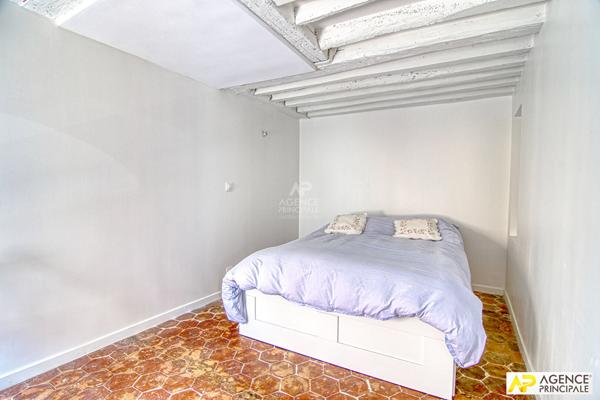 Versailles Saint-Louis appartement 2 pièces 37m² carrez situé au 1er étage d'un immeuble ancien €310 000 ** - Référence 25697