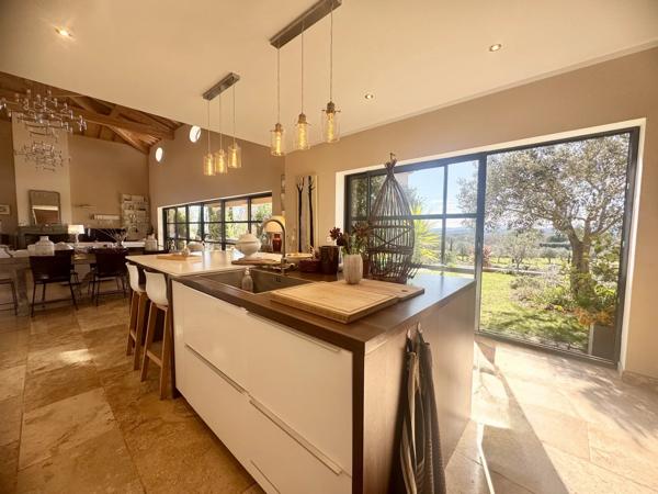 Villa Contemporaine de Plain-Pied au Cœur d’une Provence Authentique