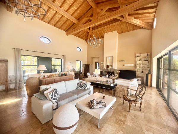 Villa Contemporaine de Plain-Pied au Cœur d’une Provence Authentique