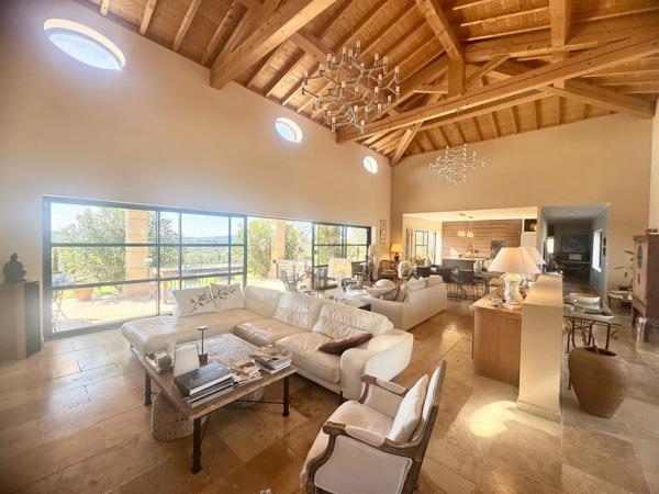 Villa Contemporaine de Plain-Pied au Cœur d’une Provence Authentique