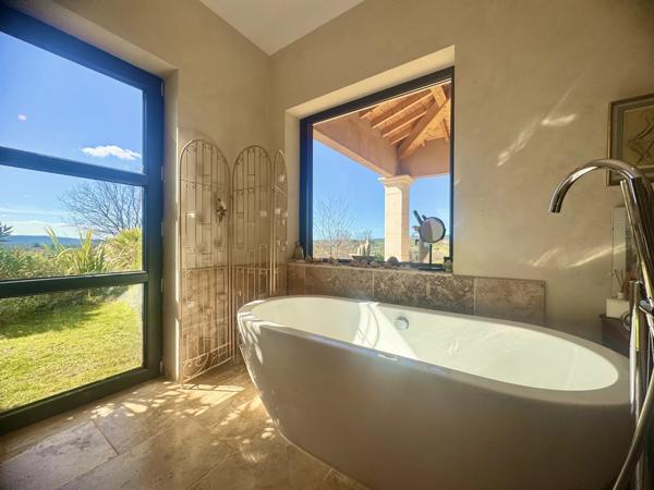 Villa Contemporaine de Plain-Pied au Cœur d’une Provence Authentique