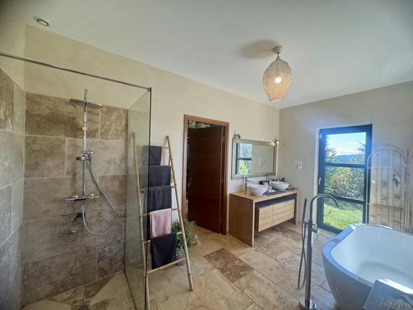 Villa Contemporaine de Plain-Pied au Cœur d’une Provence Authentique