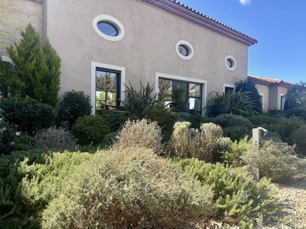 Villa Contemporaine de Plain-Pied au Cœur d’une Provence Authentique