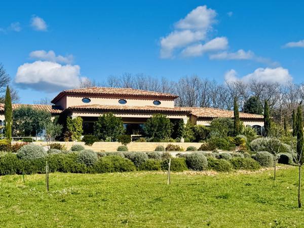 Villa Contemporaine de Plain-Pied au Cœur d’une Provence Authentique
