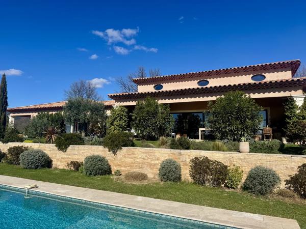 Villa Contemporaine de Plain-Pied au Cœur d’une Provence Authentique