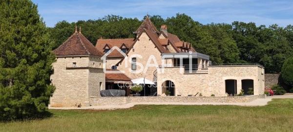 Bien d'exception 10 pièces 249 m2 habitable - 300 m2 de dépendance  - 4,3 ha