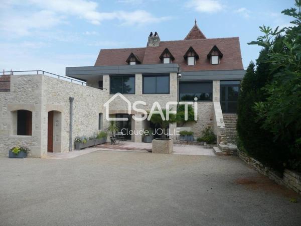 Bien d'exception 10 pièces 249 m2 habitable - 300 m2 de dépendance  - 4,3 ha