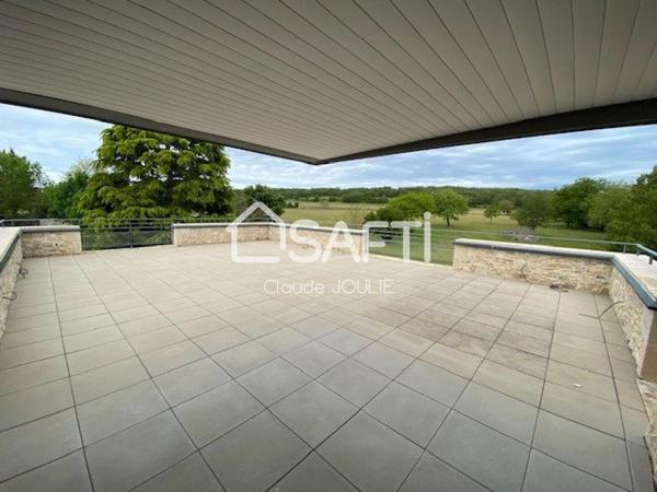 Bien d'exception 10 pièces 249 m2 habitable - 300 m2 de dépendance  - 4,3 ha