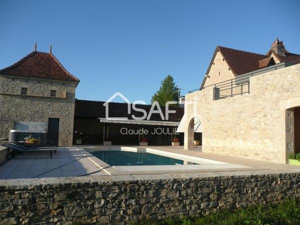 Bien d'exception 10 pièces 249 m2 habitable - 300 m2 de dépendance  - 4,3 ha