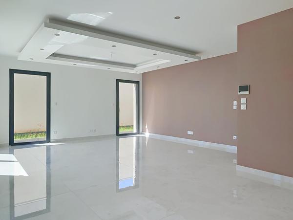 Maison individuelle neuve - 140m² - 5 pièces - garage et piscine