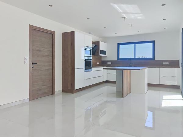 Maison individuelle neuve - 140m² - 5 pièces - garage et piscine