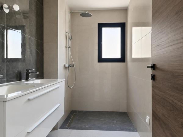 Maison individuelle neuve - 140m² - 5 pièces - garage et piscine