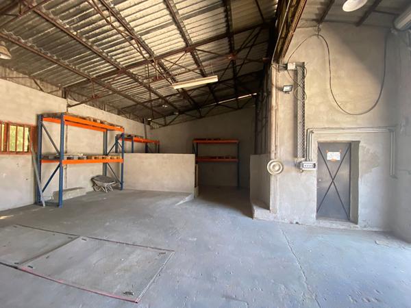 Local d'activité Saint Cannat 280 m2