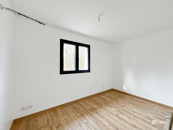 Maison 3 pièces avec climatisation, menuiseries alu et vue dégagée